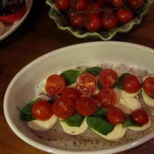 torsk i fad med mozarella og tomater opskrift