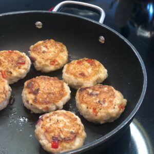Opskrift på fiskefrikadeller med guldlaks, meget børnevenlig ret.