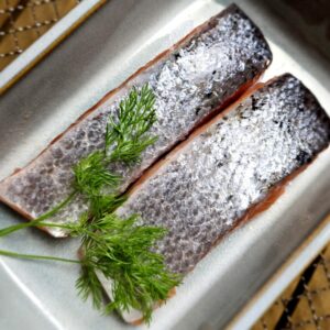 laksestykker med skind fra Hiddenfjord